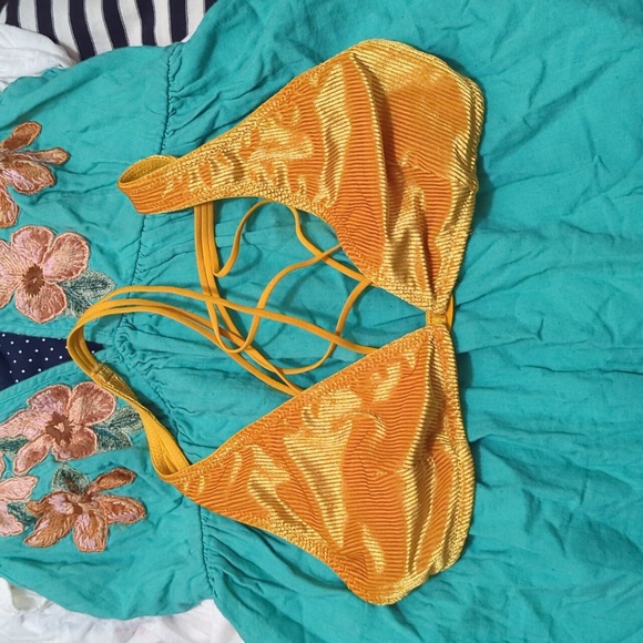 DONATED EACH FP/NASTY GAL/UO/BILLABONG LOT - Picture 2 of 16